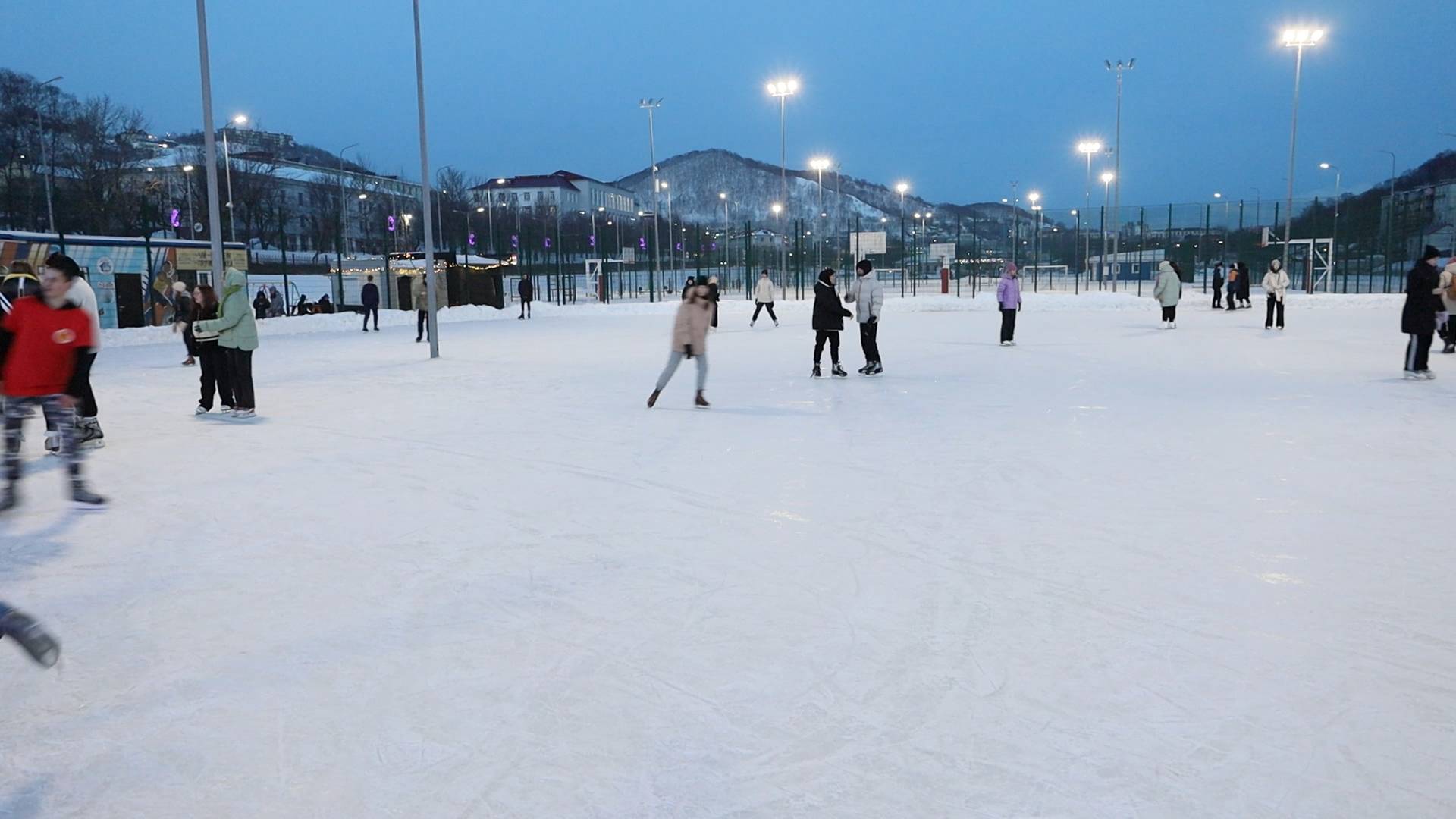 ГДЕ ПОКАТАТЬСЯ НА КОНЬКАХ