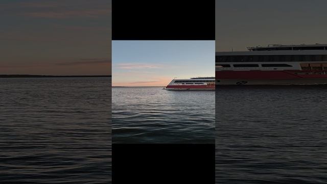 Теплоход Мустай Карим