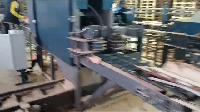 как распилить кривую березу на паллетную заготовку