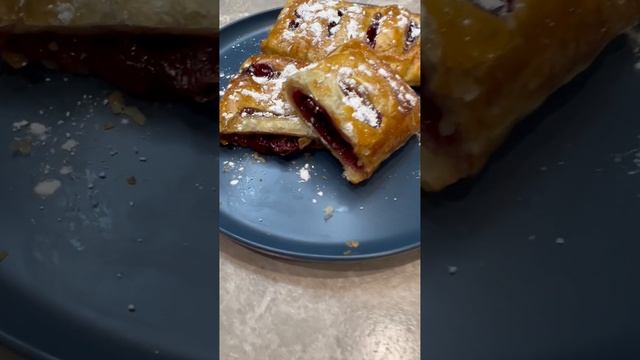 слойки с вишней