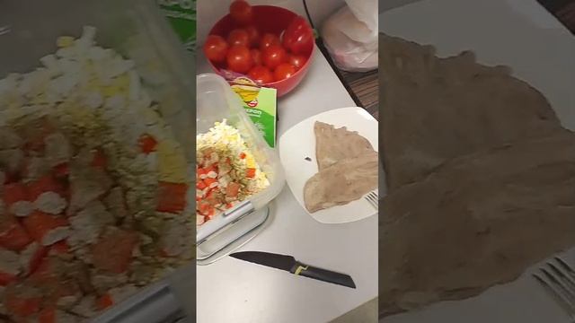 🍲 Готовим ужин. Салат из крабов и Щи 🍛 #shorts 🍀 Комиссаров Эдуард Михайлович 🍀 Всё по домашнему