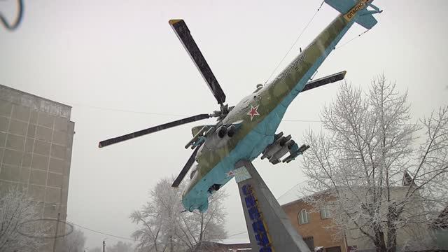 Памятник боевому вертолету Ми-24. г Сызрань "без прикрас ".