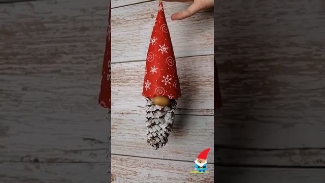 Гном из шишки