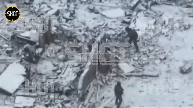 💣 Курящий ВСУшник погубил себя и ещё пятерых сослуживцев, потому что высунулся из укрытия подыми...