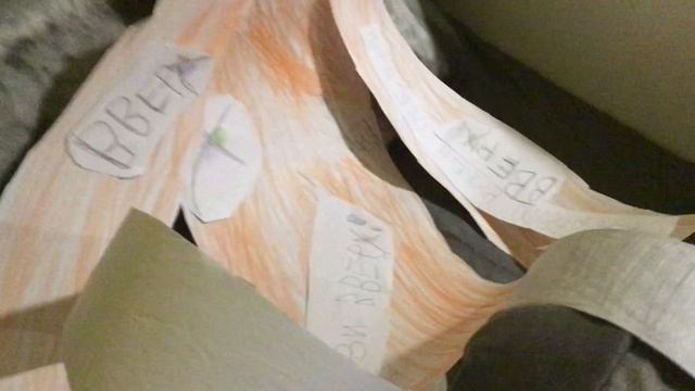 Я раскрываю о своём друге только он бумажный