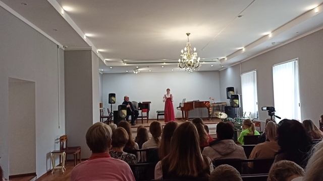 Влада поет в музыкалке