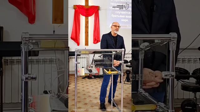 у него нет права всех подряд глотать ... он ищет, кого поглотить