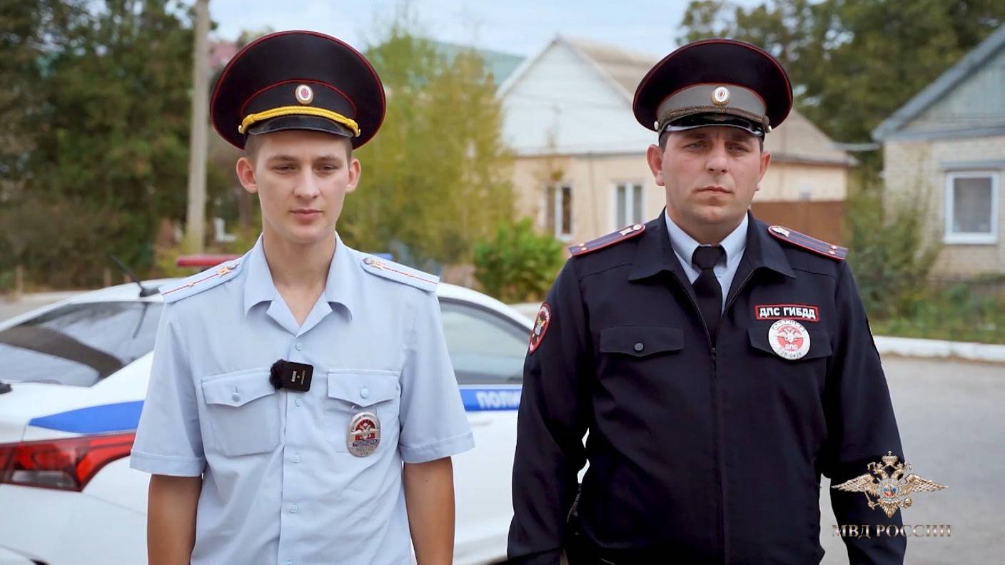 Владимир Колокольцев представил к награде полицейских, которые спасли из пожара пенсионерку