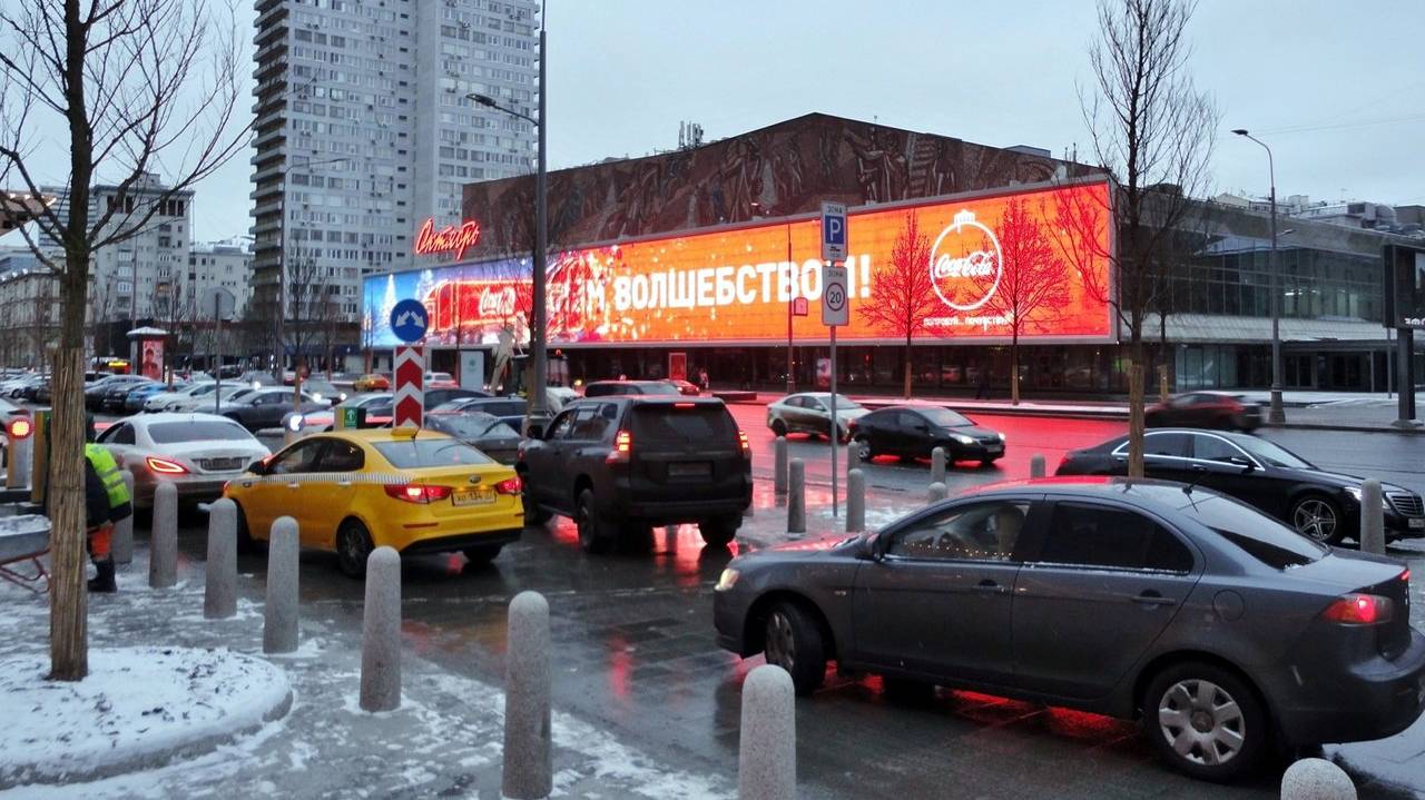 Размещение рекламы на медиафасаде Новый Арбат дом 24 (Кинотеатр Октябрь)