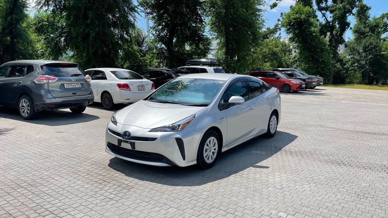 Обзор Toyota Prius 2019 год, 4 поколение рестайлинг в кузове ZVW51    Комплектация S