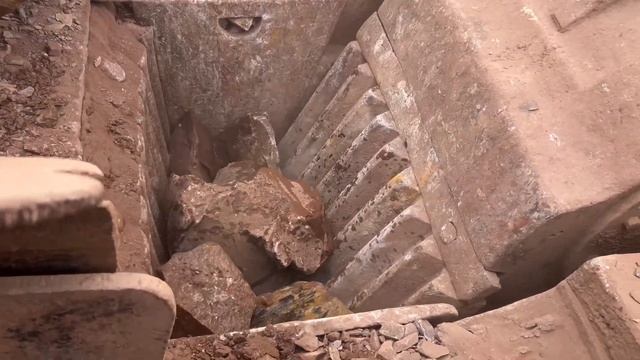 Строительство, дробление щебёнки