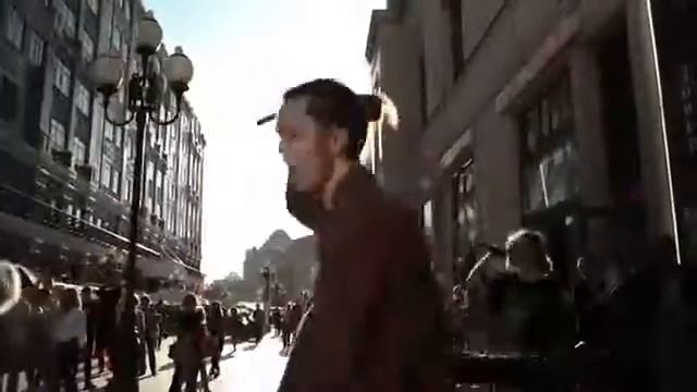 кубик льда на улице