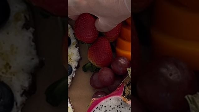 Десертный бокс идеально подходит для праздников, угощений и просто как полезный перекус 🍇