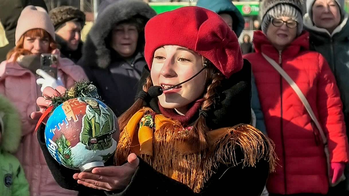 В Волжском украсили Елку Победы