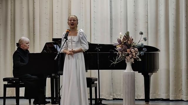 Ангелина Котельникова, 12 лет. РНП "Над полями да над чистыми"