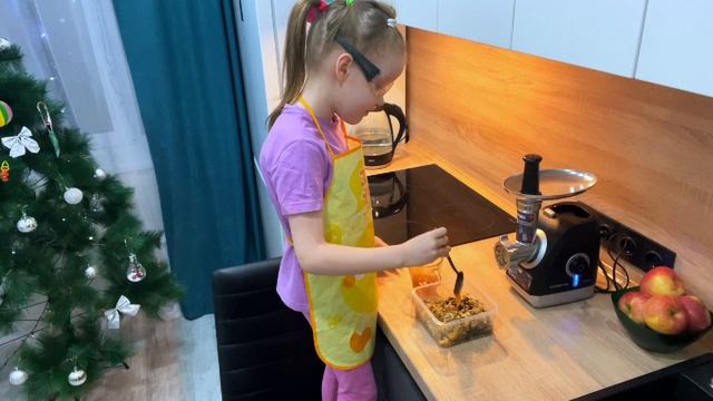 Хоменко Алёна, 7 лет, г. Уссурийск