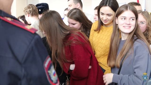 На «Ярмарке вакансий» тамбовские полицейские рассказали о трудоустройстве в органы внутренних дел