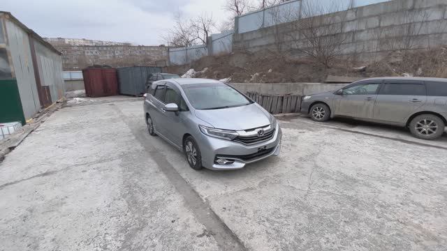 Семейный универсал Honda Shuttle в кузове GP7  Гибридная версия