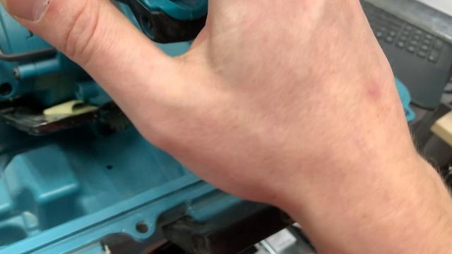 Аккумуляторная пила Makita