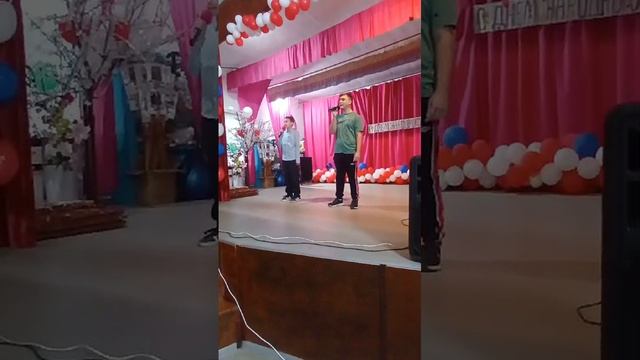 Песня "Идёт солдат по городу" поёт Шульга Станислав, Цацулин Никита