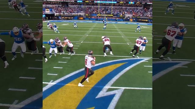 Mike Evans catches for a 35-yard Touchdown vs. Los Angeles Chargers