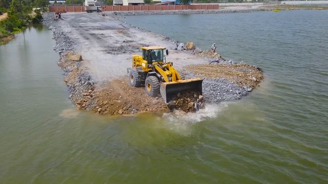 Строительство, дорога из щебёнки, продолжение
