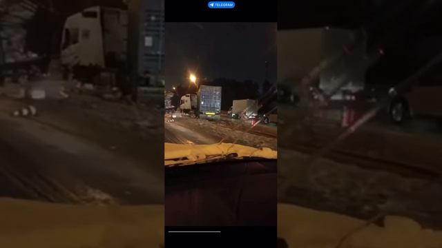 ‼️На трассе М-2 в районе Подольска крупное ДТП с участием двух большегрузов‼️