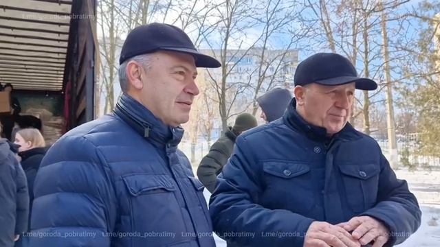 Глава Мариуполя встретил детские новогодние подарки из Санкт-Петербурга