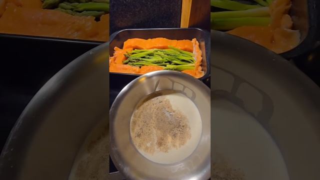 лосось с греческим салатом))))😋😋😋вот этотвкусно))