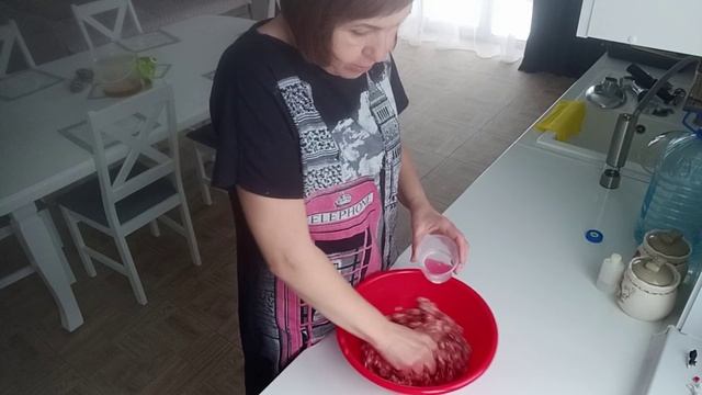 Подготовка к Новому году в полном объеме - леплю пельмени, готовлю веселящий 😉 напиток//