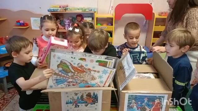 Макеевскому детсаду № 15 передали подарки из Амурской области
