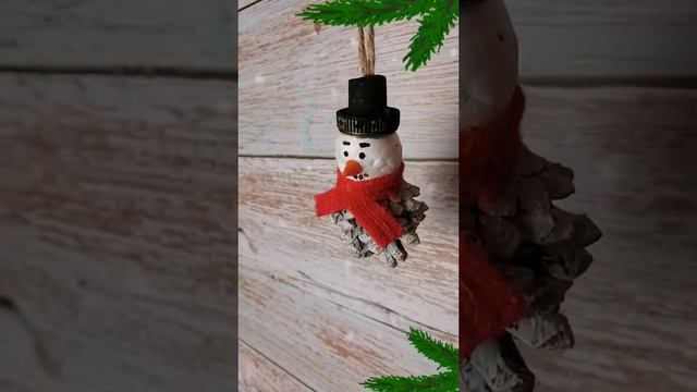 Из шишки игрушка на елку