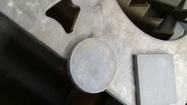 plasma cutting machine for cutting carbon steel