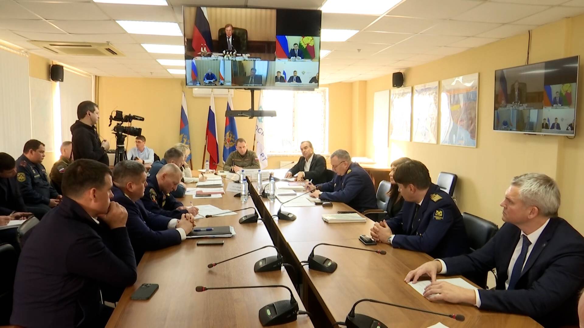Кондратьев рассказал о ситуации в районе крушения танкеров в Керченском проливе