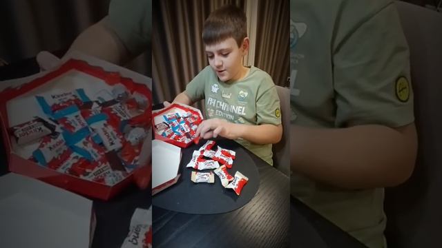 Распаковка набора киндеров