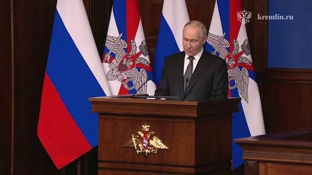 Путин выступает на коллегии Минобороны России.