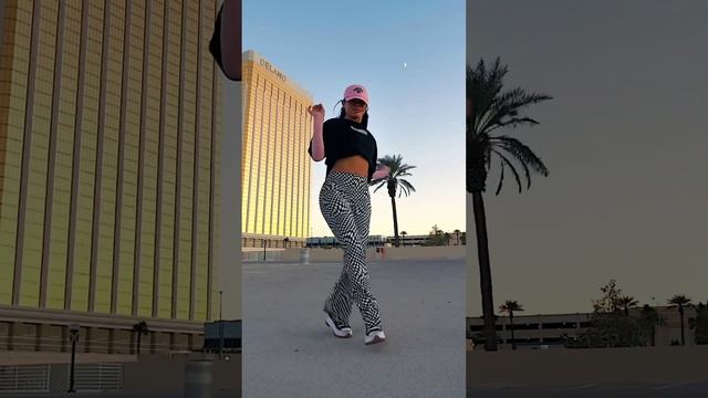 Шаффл в розовых тапочках 😍