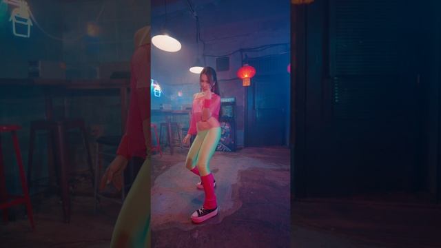RENATA - Зелёные глаза (клип)