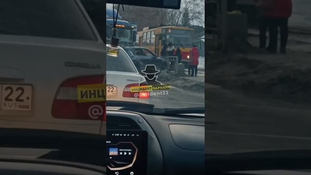 Авария на остановке "Михаила Ломоносова" в Барнауле