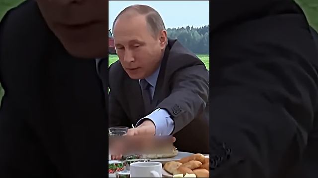 #putin #lider #presidente #rusia Putin eating.