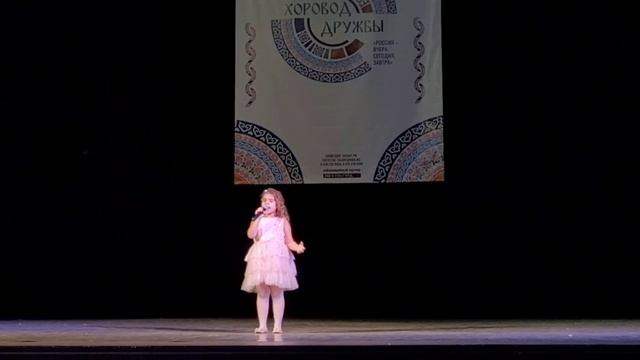 Исп. Чилингарян Алина 
П.Свети! Сияй!
Авт,комп. Елена Собчук.