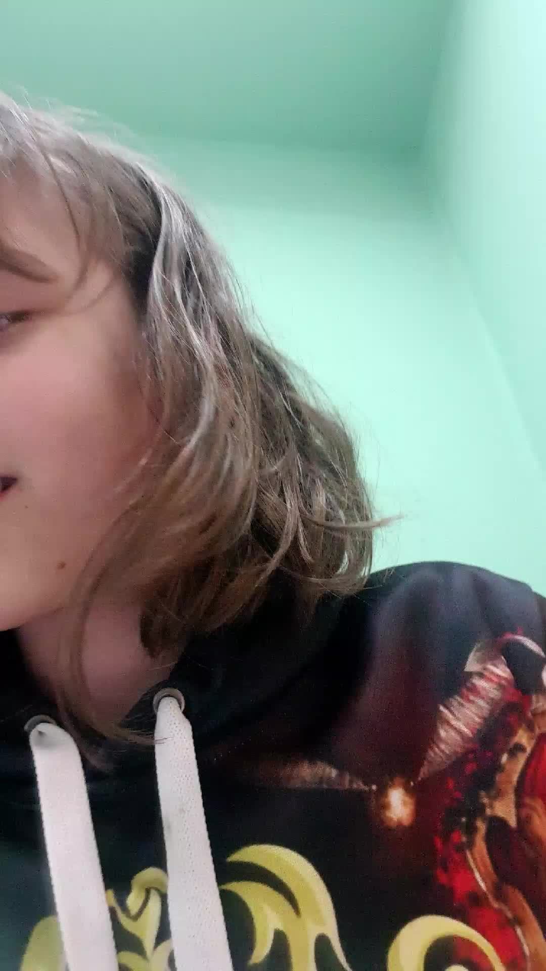 снег