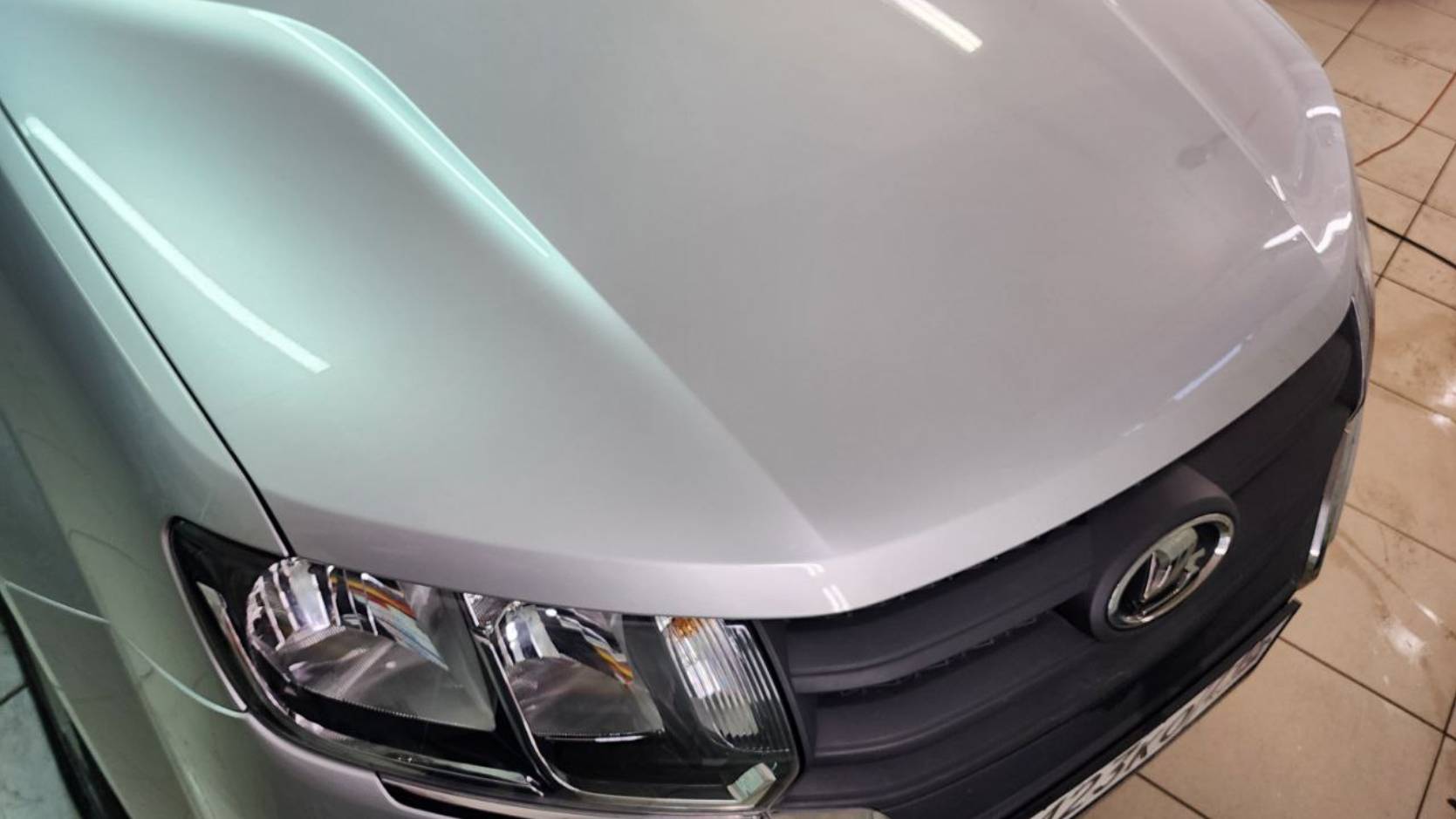 Лада Ларгус - забронировали полиуретановой плёнкой часть капота и часть крыши, тонировка