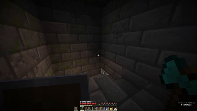 Dream Uses FIREWORK CROSSBOW to Kill Four Hunters - Minecraft Manhunt 1v4