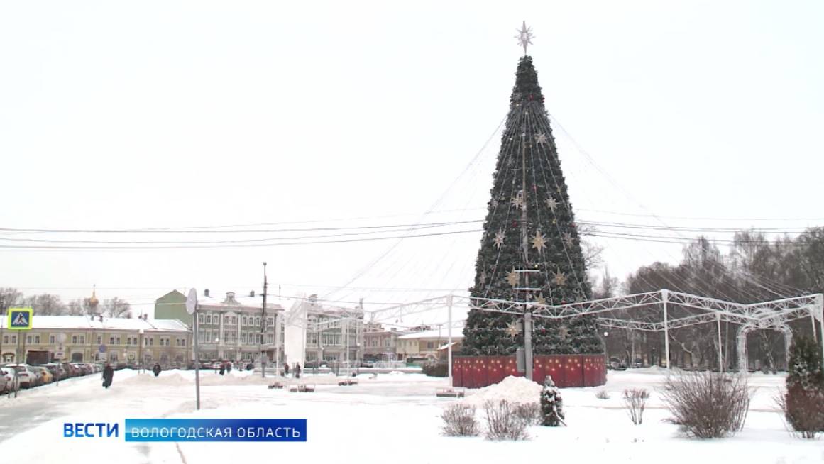 Последствия сильного снегопада устраняют коммунальные службы в городах и районах Вологодской области