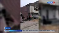В Тырныаузе сильный ветер повредил кровлю многоквартирного дома