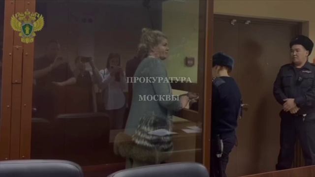Суд заключил под стражу даму на «Порше», сбившую 9-летнего мальчика во время прогулки с няней