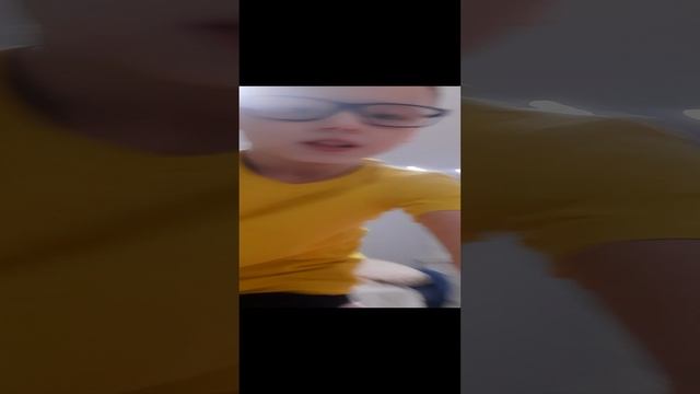 вешаю герлянду на шкаф