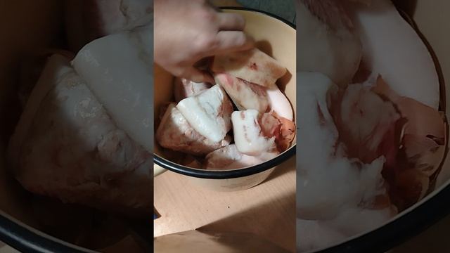 Приготовление сало в луковой шелухе