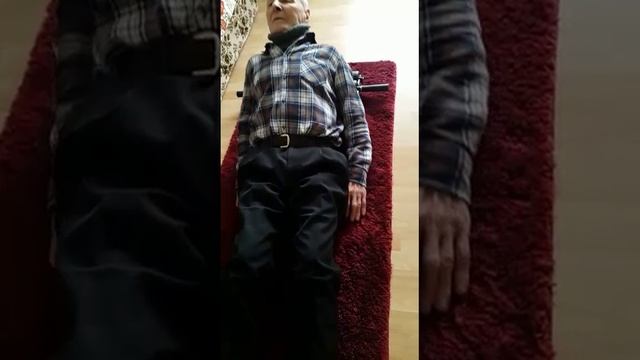 Дедушке 92 года, он тренируется на массажере Pantera